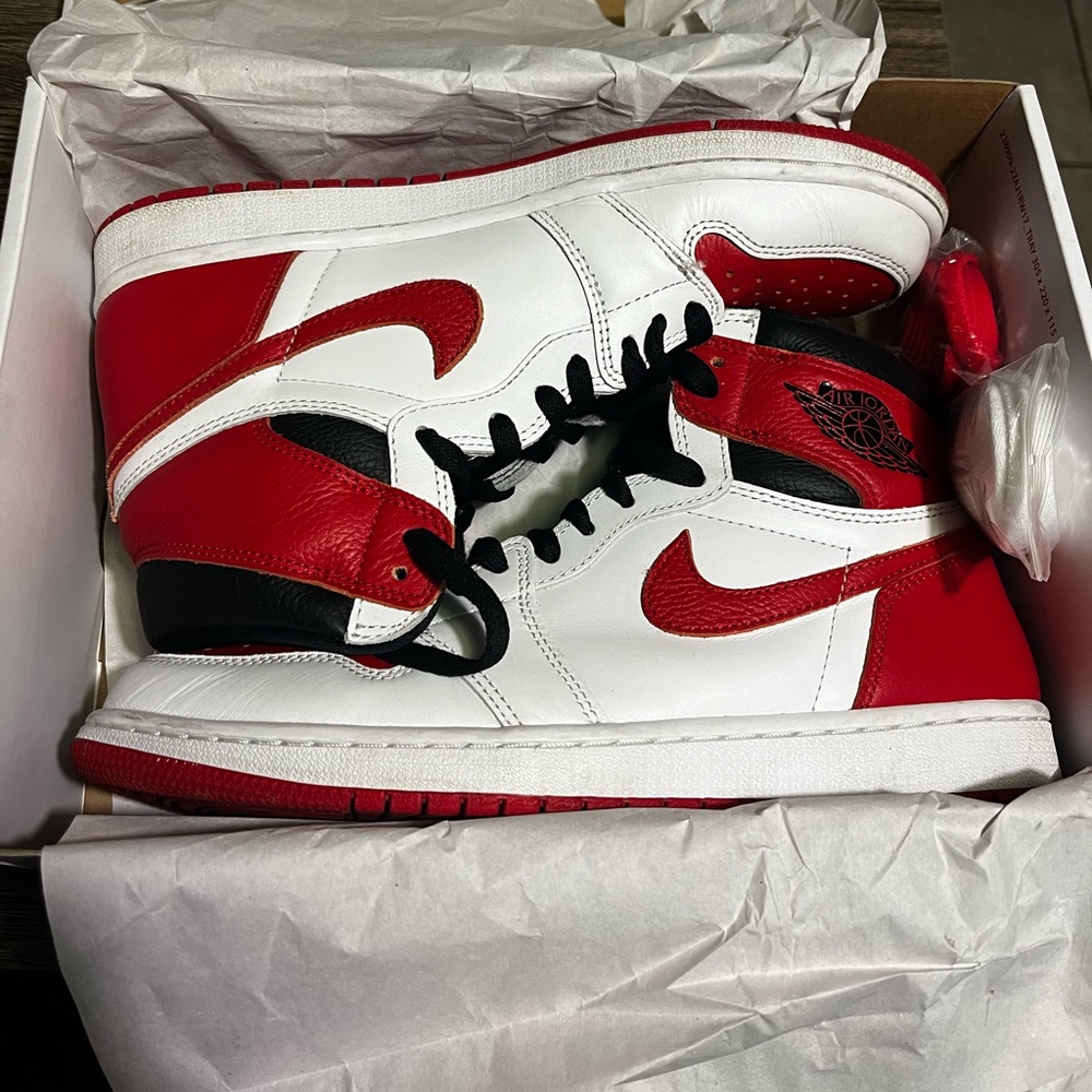 Jordan 1 retro OG heritage sneaker shoe. Red and white. Extra laces included.